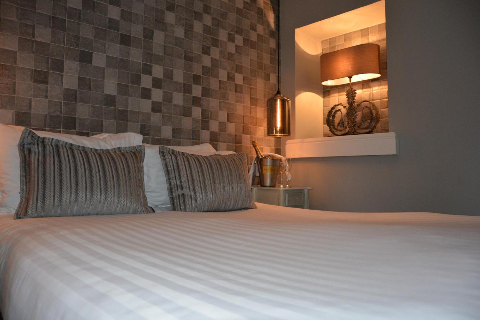 Lakes Hotel & Spa Bowness-on-Windermere Rom bilde A bedroom at the hotel