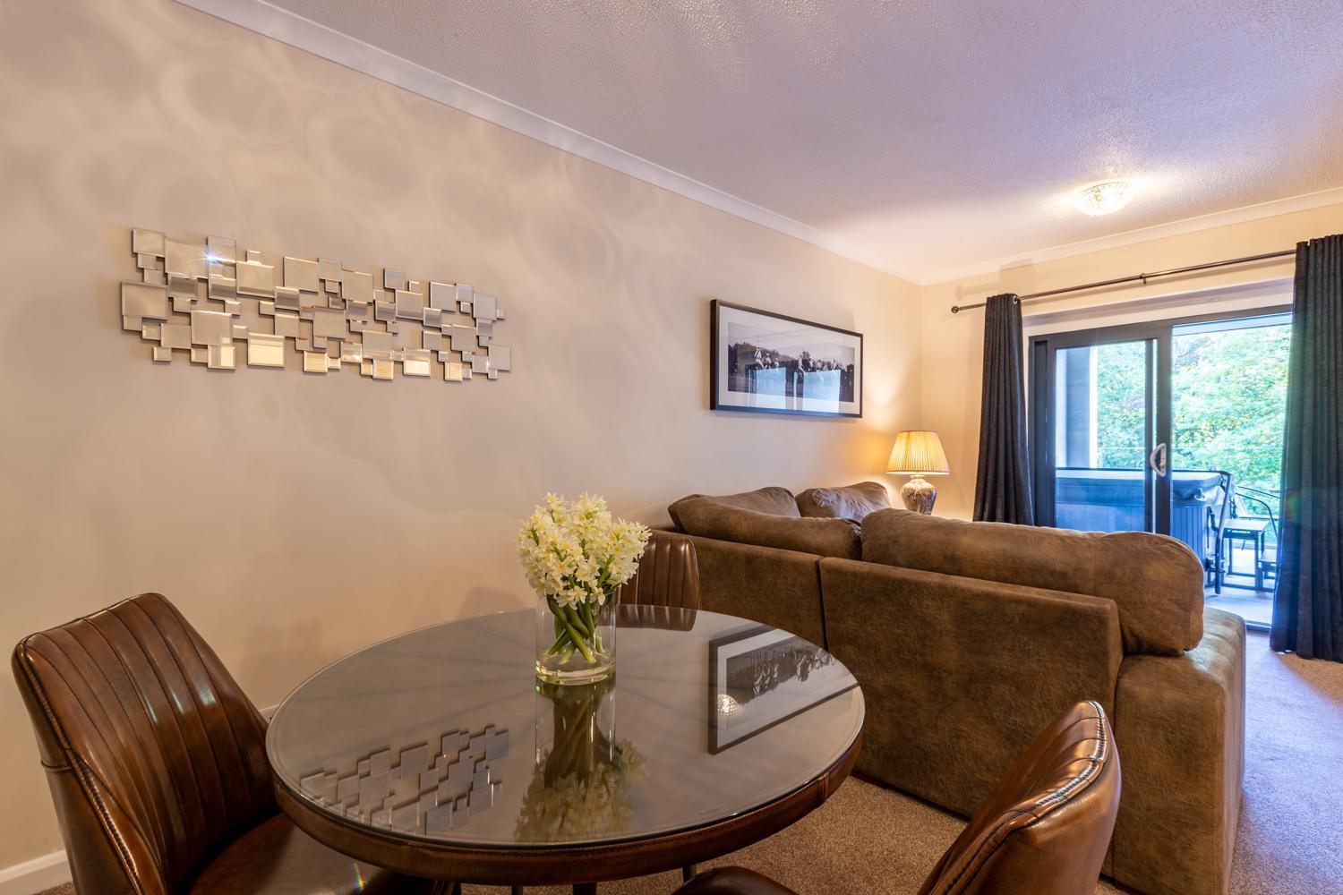 Lakes Hotel & Spa Bowness-on-Windermere Rom bilde A living room in a typical apartment at the complex