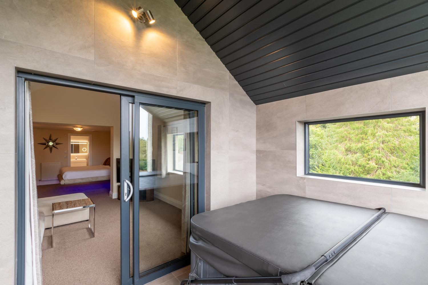 Lakes Hotel & Spa Bowness-on-Windermere Rom bilde A hot tub in a private home