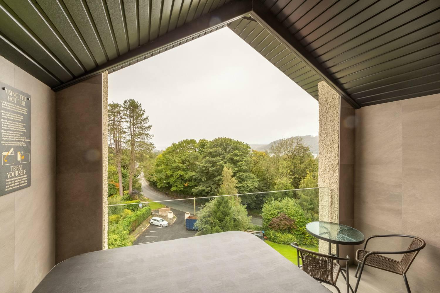 Lakes Hotel & Spa Bowness-on-Windermere Rom bilde The view from the balcony of a typical apartment