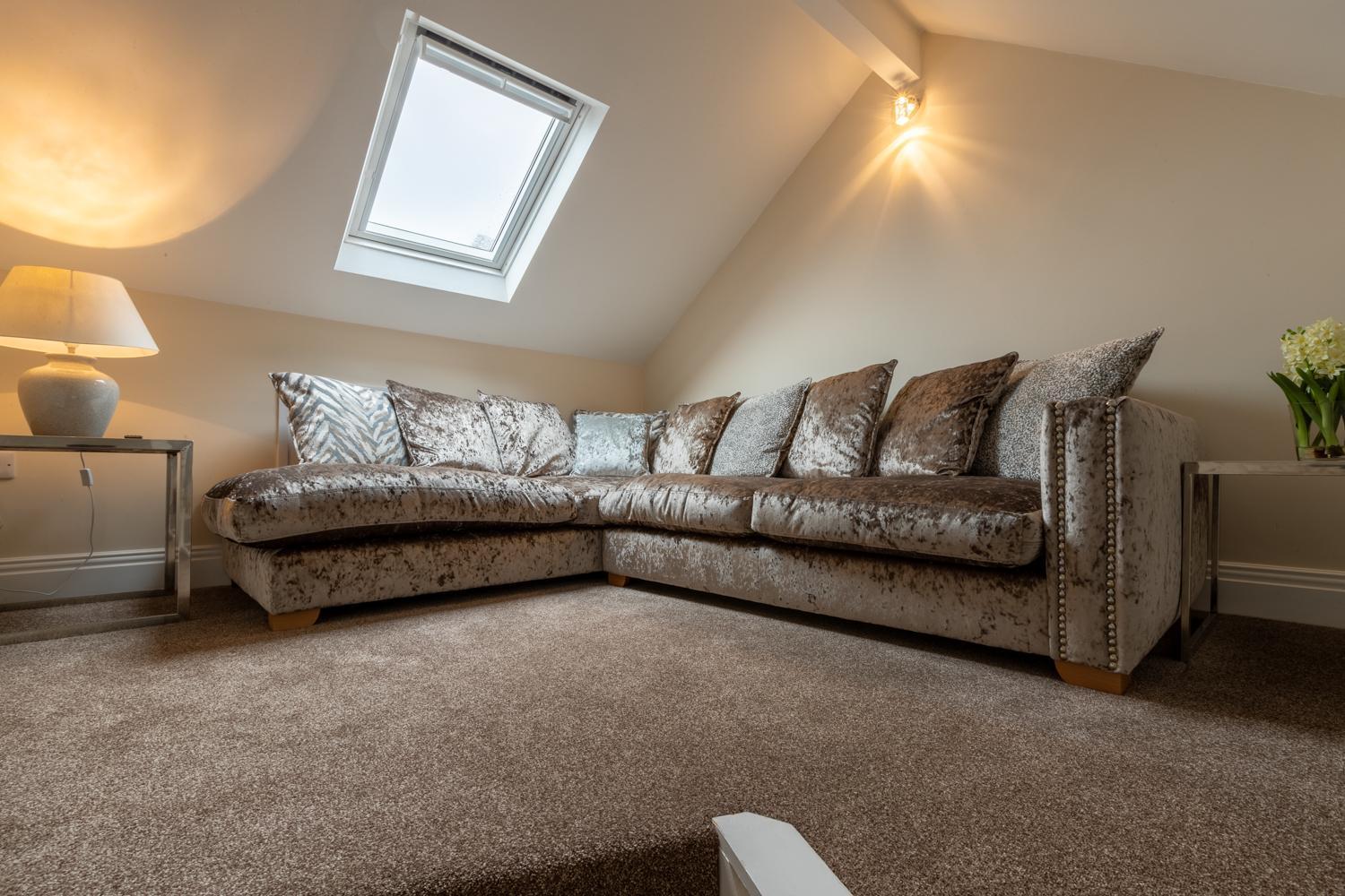 Lakes Hotel & Spa Bowness-on-Windermere Rom bilde A crushed velvet sofa